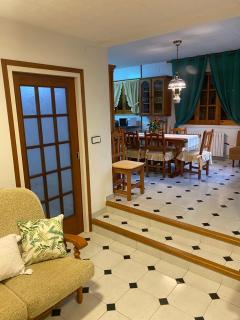 4 Bed Villa - Sleeps 8 - Pool - HotTub - Garden - 1