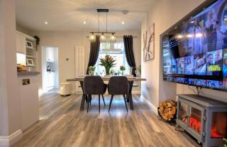 The Belfast Boutique Central Cozy - 7