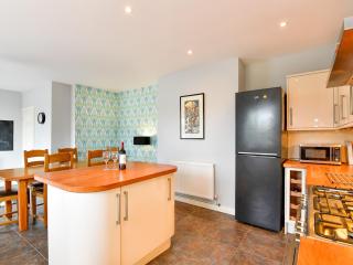 Spacious 4 Bedroom home with Parking Garden - Pass the Keys - 6
