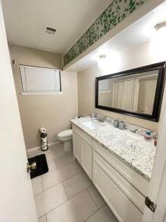 Super Cozy 4 Bedroom - Sleeps 10 Great for families and professionals - Katy - 8