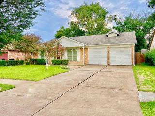 Super Cozy 4 Bedroom - Sleeps 10 Great for families and professionals - Katy - 1