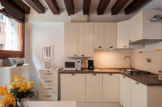 Ca Molin by Venicevillas, vista canale - Venice - 9