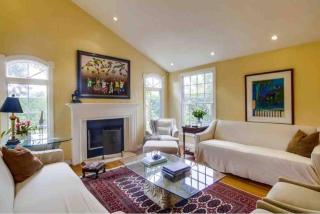 Spacious 4 Bedroom 3.5 Bath in Coronado - 1