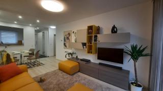 DISZTINGVÁLT Apartman, free garage - 0