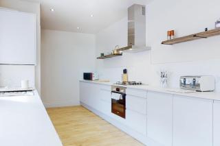 Lancefield House - Air Host & Stay - 5 Bedroom Sleeps 15 - Walton on the Hill - 4