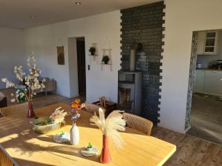 Häuschen im Grünen mit Pool, Feuerstelle & großem Garten - 2