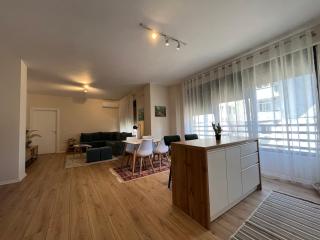 Comfy condo 6 minutes from downtown & Free Parking - Tirana - 0