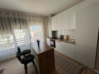 Comfy condo 6 minutes from downtown & Free Parking - Tirana - 1