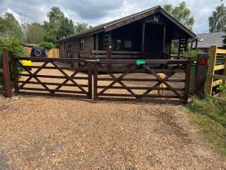 Cheerful 3-bedroom cabin with hot tub - Kings Lynn - 7