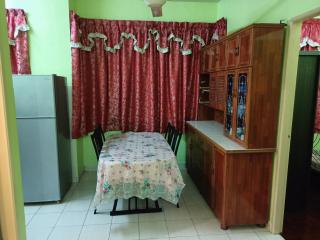 Homestay Bajet KK UA1 Ground Floor 3 Rooms 1 Aircond - 7