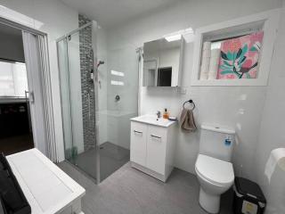 Modern 1 bedroom studio free parking close to CBD - Burnie - 6