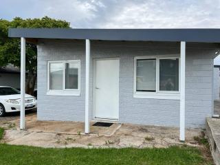 Modern 1 bedroom studio free parking close to CBD - Burnie - 4