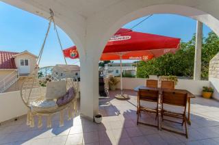 Apartments with a parking space Krilo Jesenice, Omis - 15928 - 4