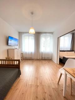 Ferienwohnung im Stadtzentrum von Bernau - Schöne Ferienwohnung mit 1 1/2 Zimmern, Bad, Spülmaschine, Waschmaschine, komplette Küche, WLAN - Bernau bei Berlin - 0