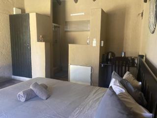 Eastwoods Lodge - Springs - 9
