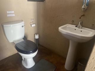 Eastwoods Lodge - Springs - 4