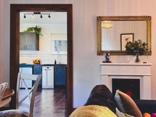 Rose Court Apartments "Aristone" - New Town - 4