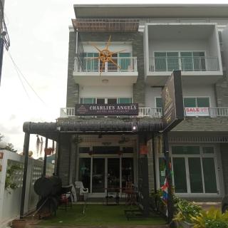 Charlie's Angels Hotel Restaurant - Rawai Beach - 3