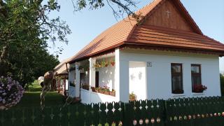 Guesthouse Tulipán Vendégház - - 0