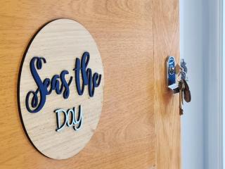 Seas the Day Beachfront Apartment Ramsgate - Sleeps 4 - Ramsgate - 9