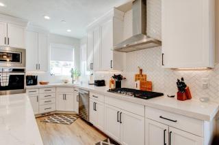 Midway to Heaven! BRAND NEW 5 bed 4.5 bath, HOTTUB - Midway - 9