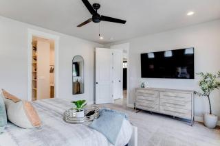 Midway to Heaven! BRAND NEW 5 bed 4.5 bath, HOTTUB - Midway - 2