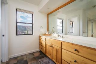 Stunning Views, Large Deck W/ Private Hiking Trail - 9