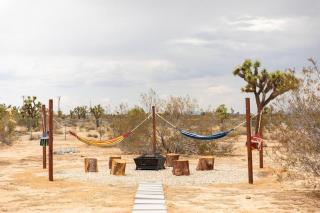 Cryptic Cabin-Tranquil Bohemian Getaway w/Hot Tub - Yucca Valley - 8