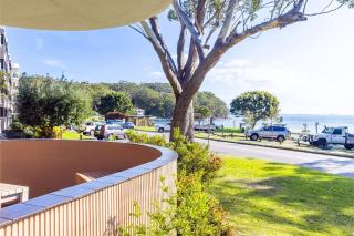 Columbia 1 12 Columbia Close large unit with fantastic water views - Nelson Bay - 8