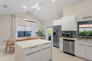 Citrus+Sunshine/Heated Pool/6 min to Beach/Casino - 4