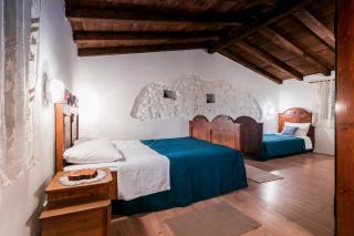 Secluded holiday house Okljucna, Vis - 15283 - 2