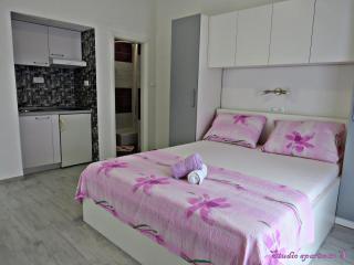 Apartments with parking space Podstrana, Split - 15377 - 0