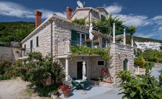 Apartments and rooms with parking space Bol, Brac - 15418 - 0