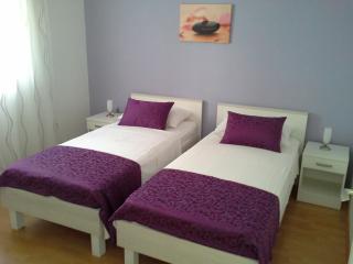 Apartments with a parking space Bol, Brac - 15564 - 2