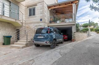 Family-friendly apartments with swimming pools Sutivan, Brac - 15665 - Sutivan - 1