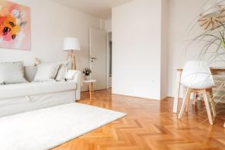 White Apartment - FREE PARKING - Liubliana - 0