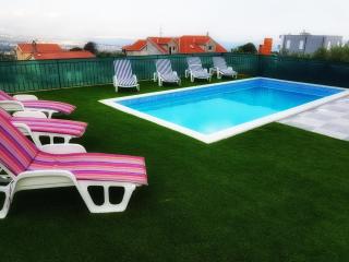 Family friendly house with a swimming pool Kastel Novi, Kastela - 16199 - Kastel Novi - 3