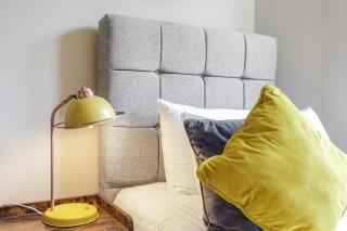 Town Center 4 Bedroom 4 bathroom Hse with Parking Slough By 360Stays - 1