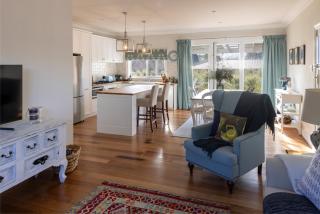 FOREST CORNER - 3 BEDROOM WEATHERBOARD, TRENTHAM - Trentham - 4