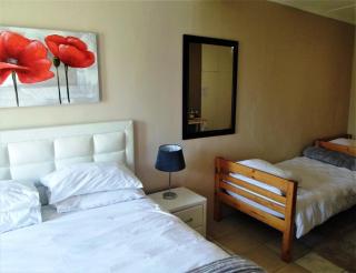 Cenikma Guest Suites - Family Room 1 - East London - 6