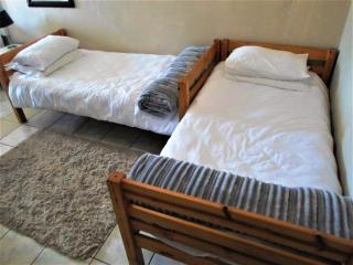 Cenikma Guest Suites - Family Room 1 - East London - 4
