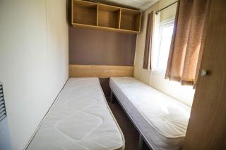 10 Berth Caravan For Hire At Seawick Holiday Park In Essex Ref 27102Sw - 3