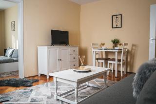 Central and Modern Apartment with Free Parking - 6