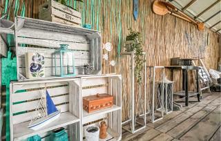 2 Bedroom Beautiful Home In Mscice - 1