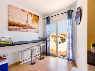Modern 3 bedroom house with large pool and fast internet, 100ft from the sea - sleeps 6 - Caleta De Fuste - 3