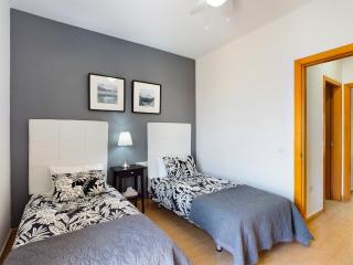 Modern 3 bedroom house with large pool and fast internet, 100ft from the sea - sleeps 6 - Caleta De Fuste - 2