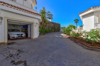 Luxury villa El Duque Ocean View - 2