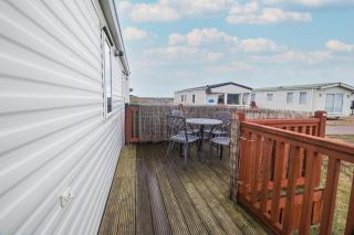 Great 6 Berth Caravan With Decking By The Beach In Suffolk Ref 40023Nd - Lowestoft - 7