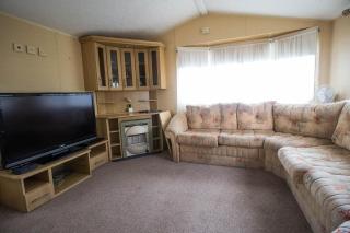 Great 6 Berth Caravan With Decking By The Beach In Suffolk Ref 40023Nd - Lowestoft - 3