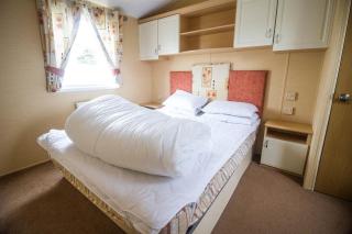 Great 6 Berth Caravan With Decking By The Beach In Suffolk Ref 40023Nd - Lowestoft - 1